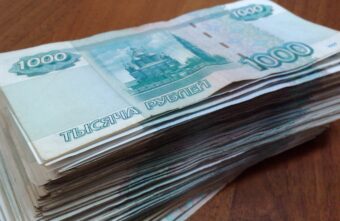 В Тверской области мужчина похитил деньги из дивана пенсионера