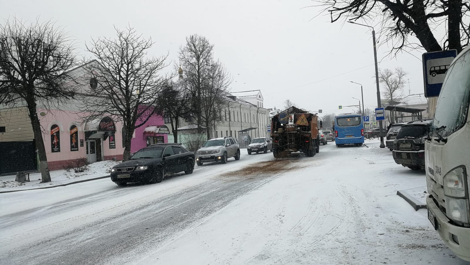 В Тверской области ликвидируют последствия ураганного ветра