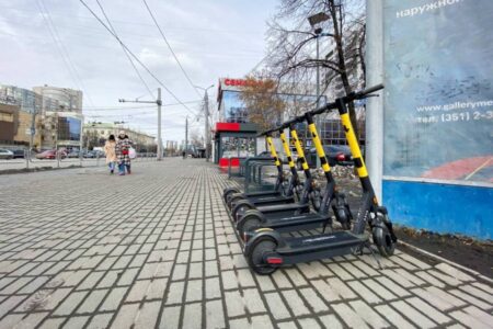 Верховный суд разрешил применять к электросамокатам ПДД для транспорта