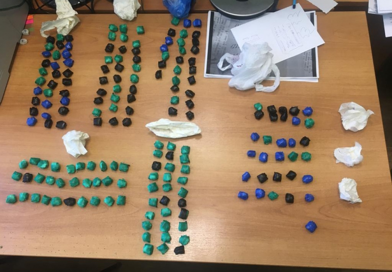 180 свёртков с героином нашли у двух женщин в Твери