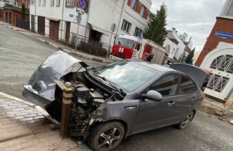 Невнимательная женщина пострадала в столкновении "Киа" и "Тойоты" в Твери Невнимательная женщина пострадала в столкновении "Киа" и "Тойоты" в Твери