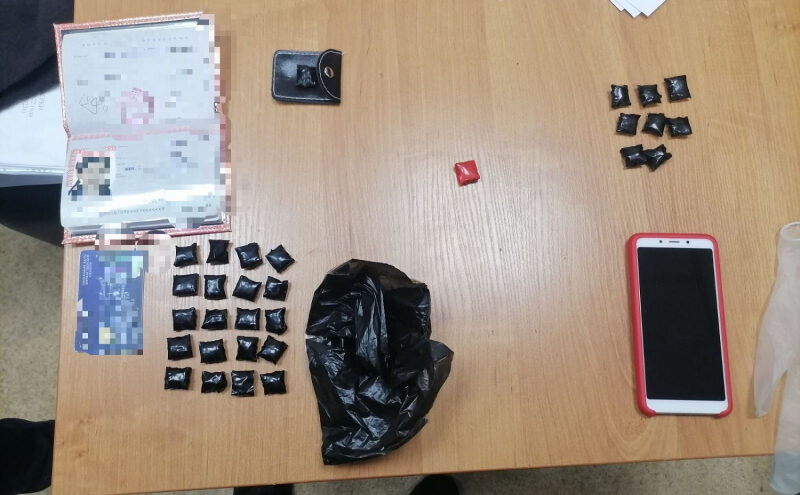 Больше 120 свёртков с героином нашли у женщины в Твери