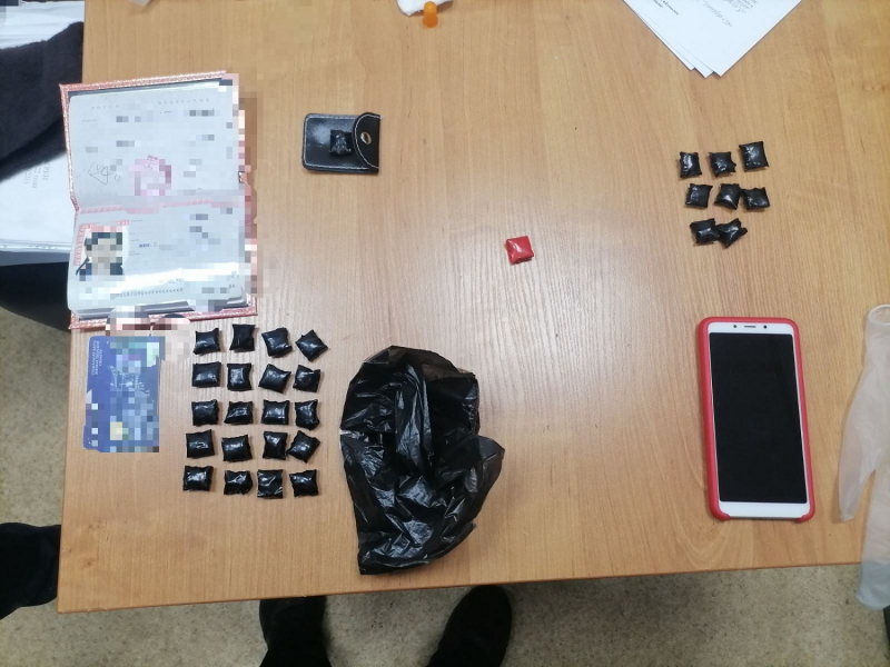 Больше 120 свёртков с героином нашли у женщины в Твери