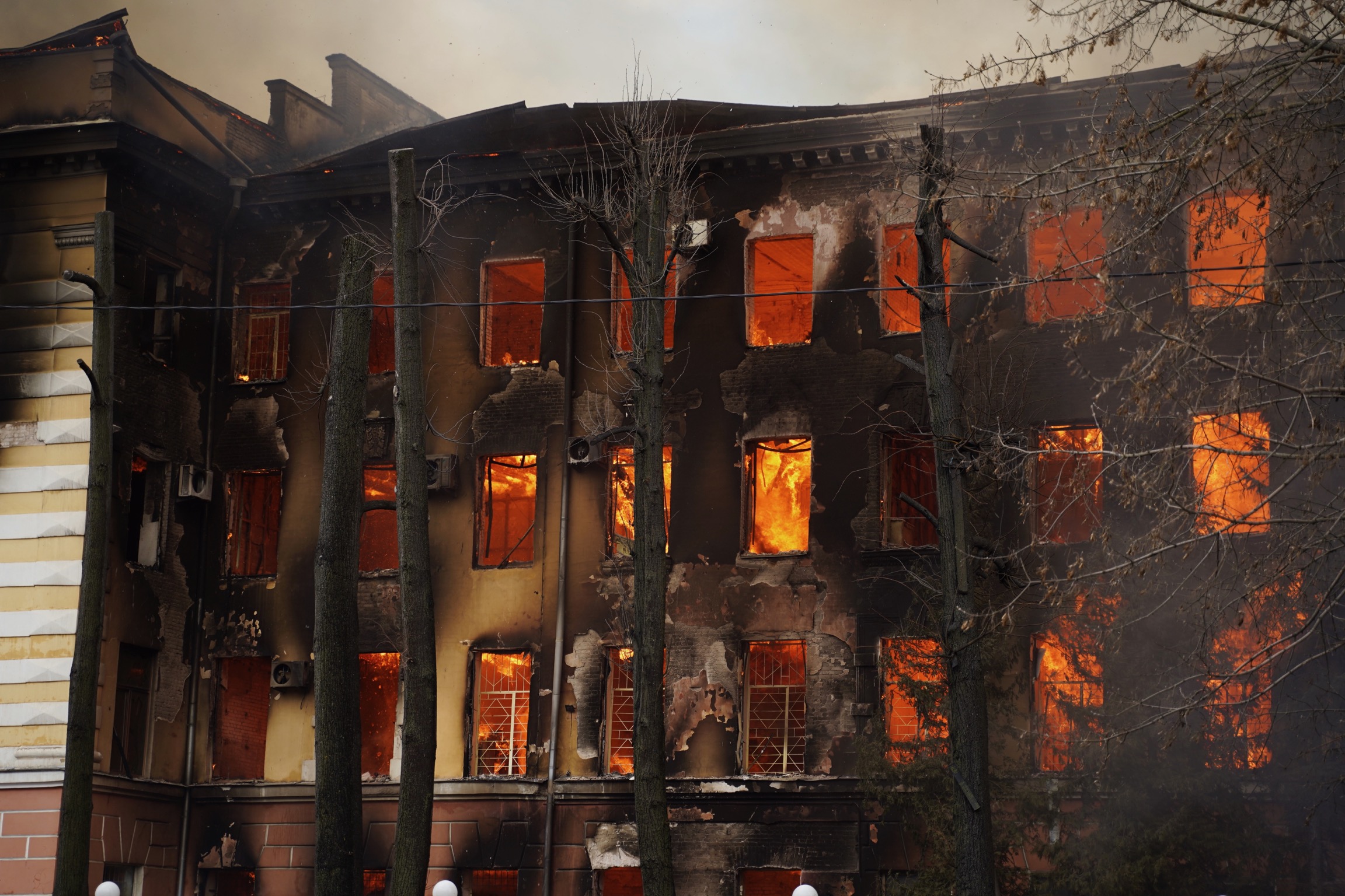 Военная прокуратура прибыла на место пожара в НИИ-2 в Твери для координации спецслужб