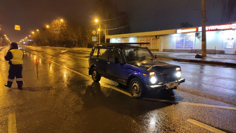Водитель "Нивы" сбил женщину на зебре в Твери