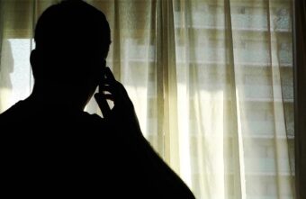 Житель Тверской области полтора года грабил своего отчима Житель Тверской области полтора года грабил своего отчима