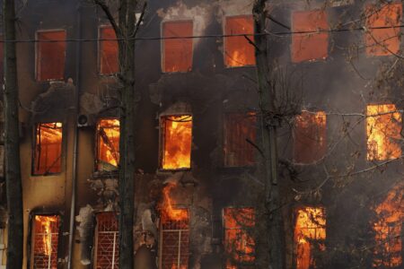 Дело обвиняемого в пожаре в тверском НИИ полковника поступило в суд Дело обвиняемого в пожаре в тверском НИИ полковника поступило в суд