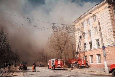 Появились фото с места пожара в тверском НИИ