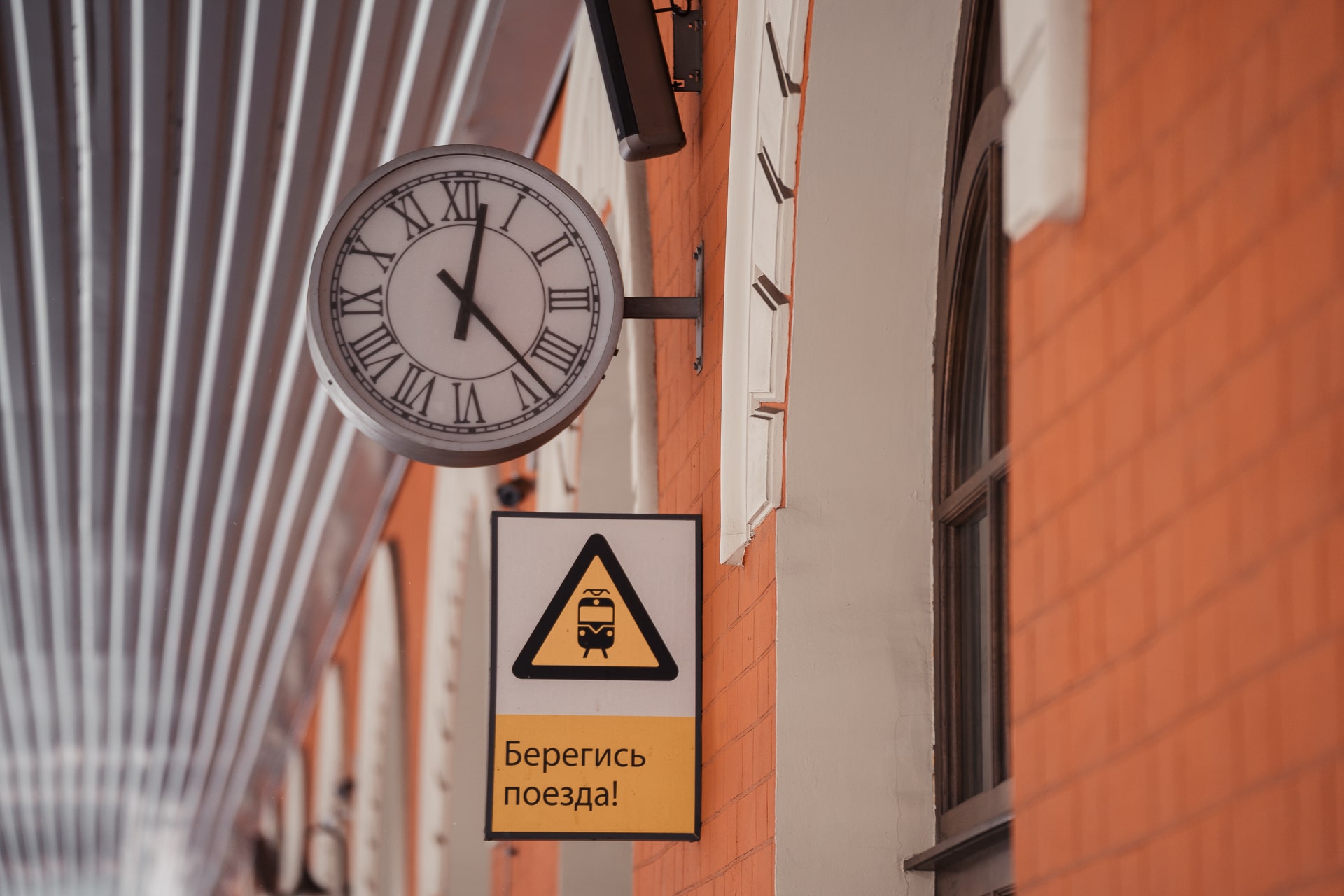 Поезд насмерть сбил мужчину, переходящего железнодорожные пути под Тверью