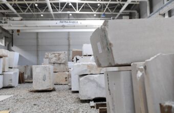 Игорь Руденя посетил камнеобрабатывающий завод в Зубцовском районе