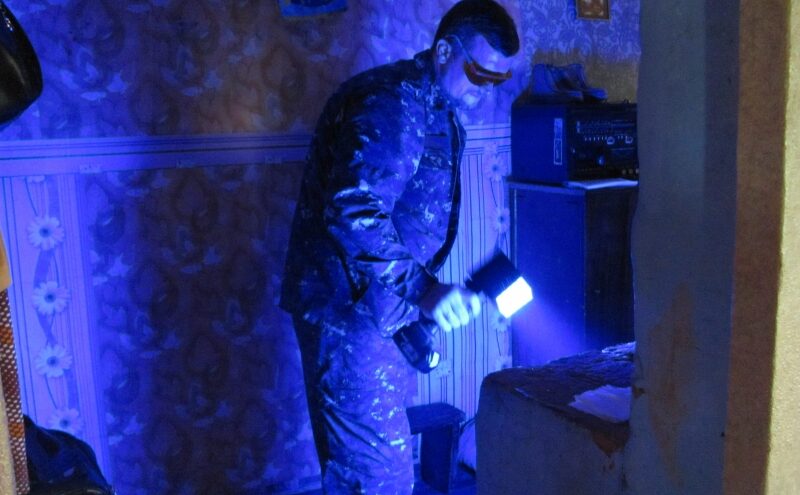 Под Тверью нашли тело мужчины с резаными ранами на шее