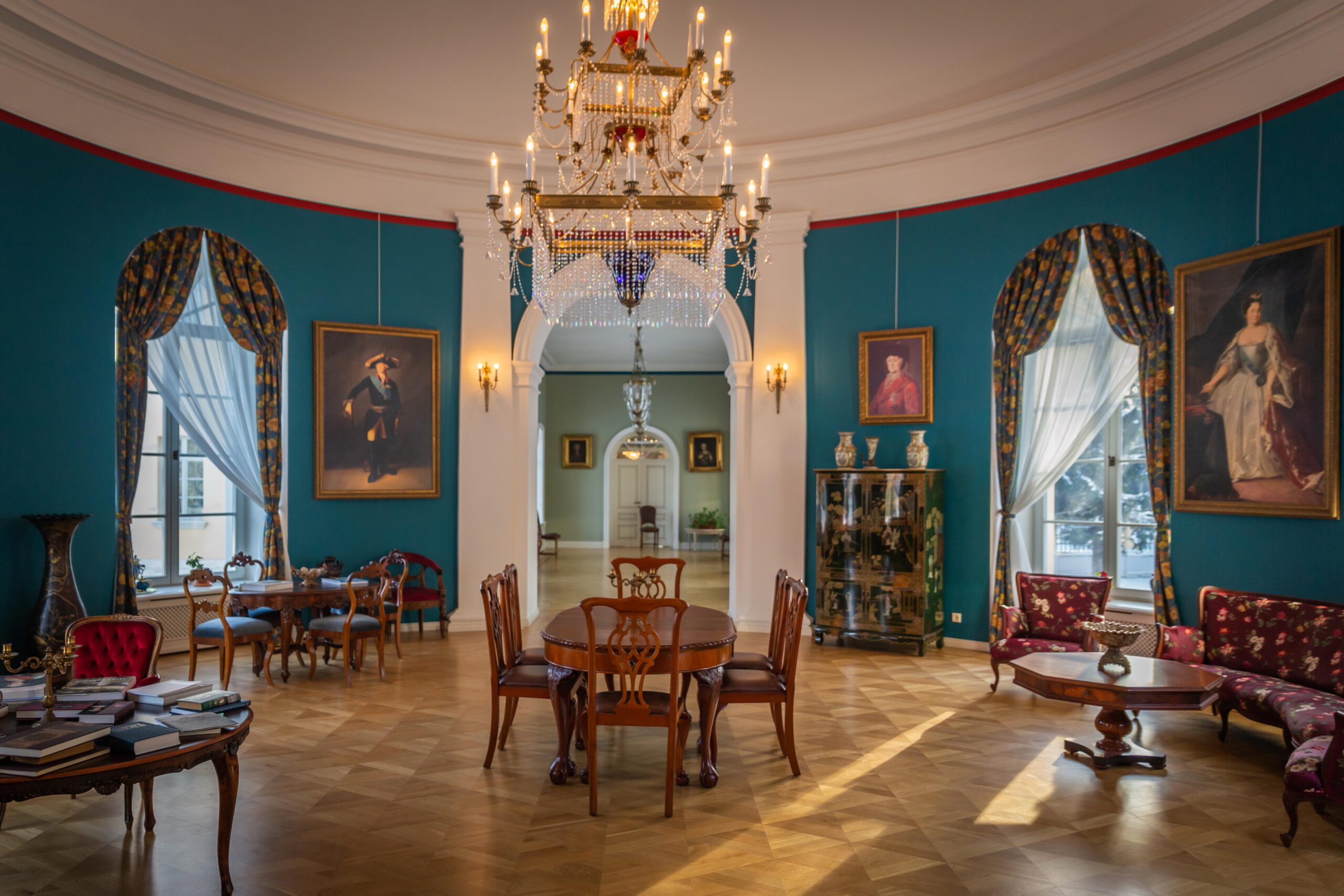 В Тверской области отреставрировали главный дом и английский парк старинной усадьбы