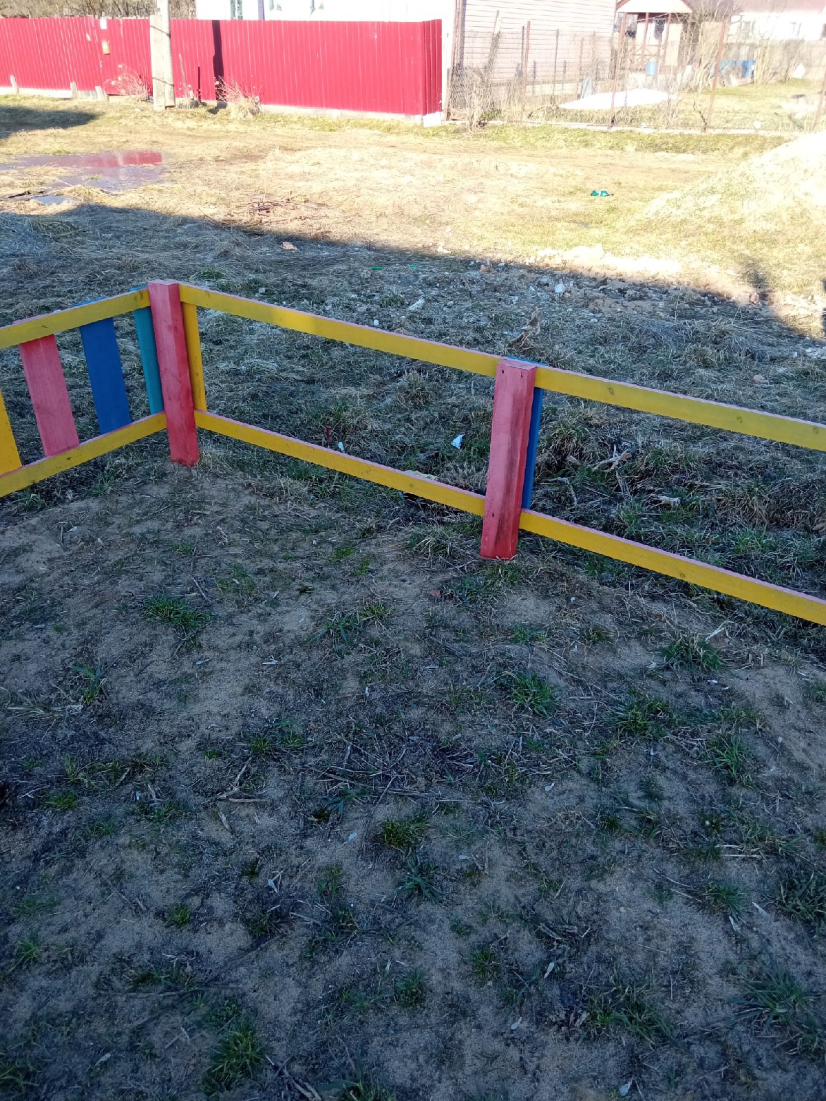 В Тверской области вандалы разгромили детскую площадку