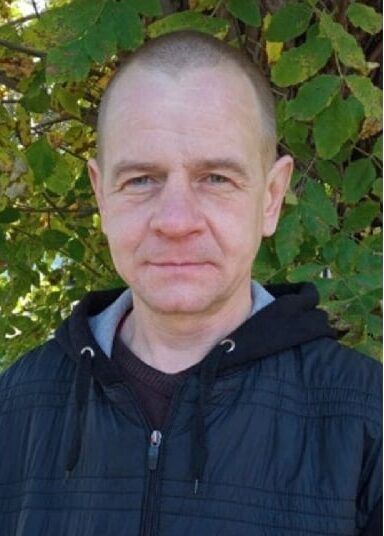 Зеленоглазого мужчину без передних зубов больше недели разыскивают в Тверской области