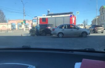 В Твери «Тойота» протаранила машину МЧС В Твери «Тойота» протаранила машину МЧС