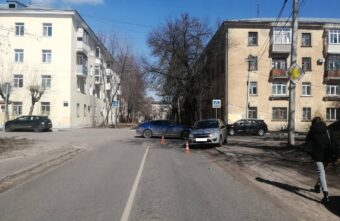 Водитель попал в больницу после ДТП на перекрёстке в Твери