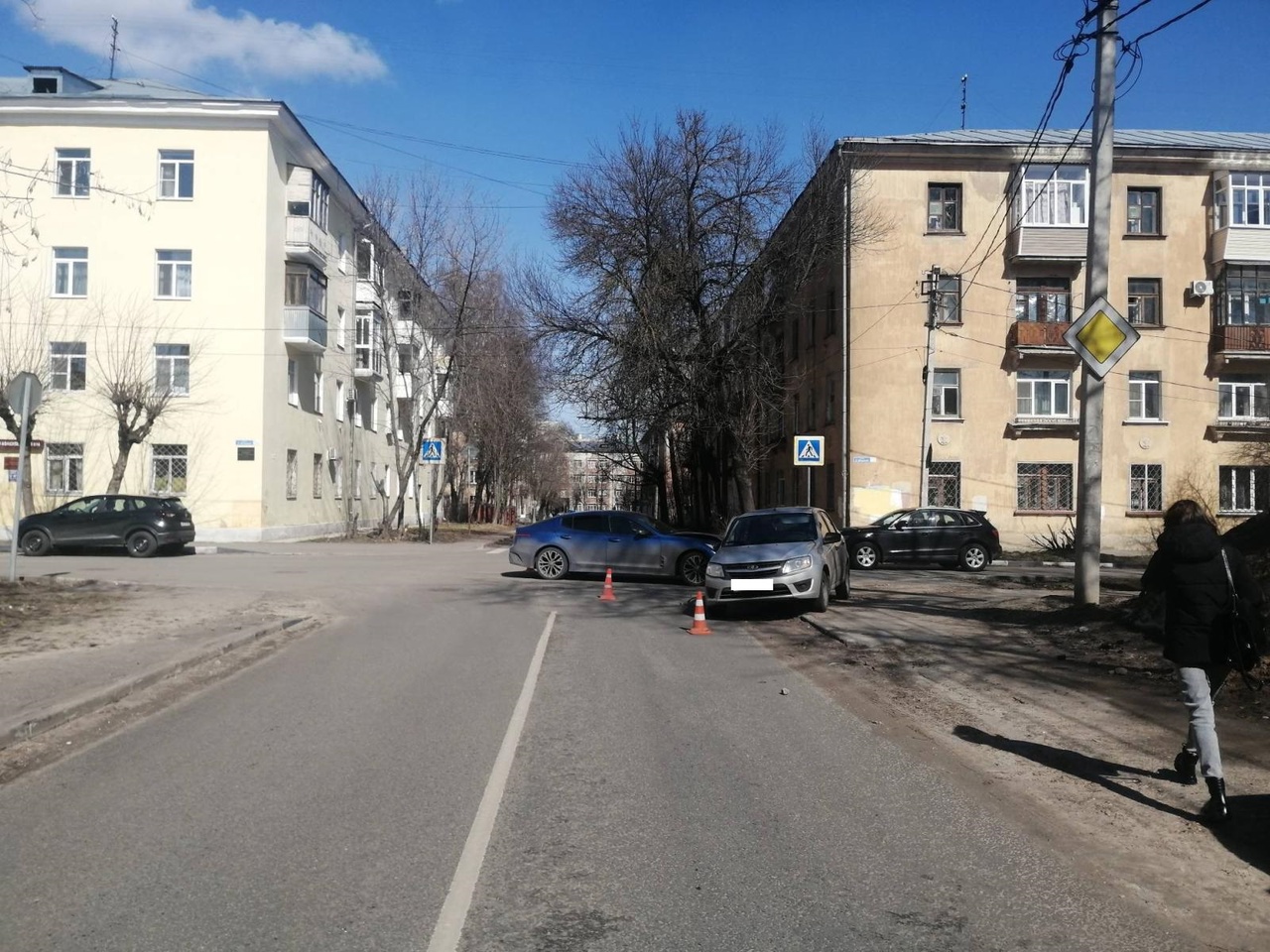 Водитель попал в больницу после ДТП на перекрёстке в Твери