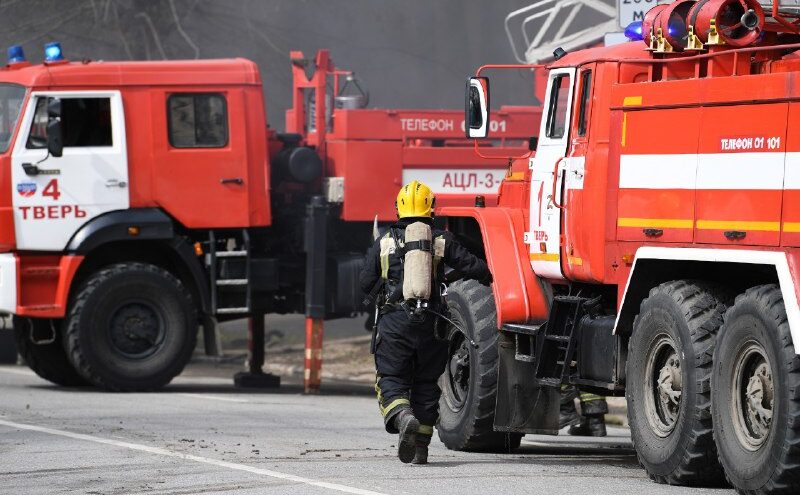 В Твери полностью ликвидировали пожар в здании Научно-исследовательского института ВКО В Твери полностью ликвидировали пожар в здании Научно-исследовательского института ВКО