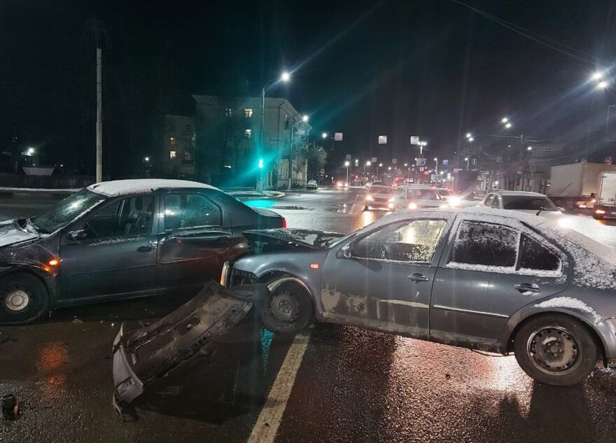 Стали известны подробности ДТП с двумя иномарками в Твери
