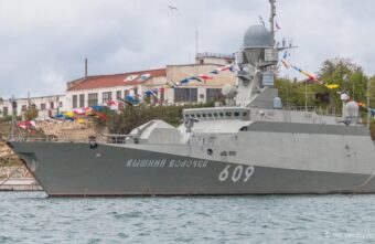 Тверские школьники написали письма личному составу ракетного корабля "Вышний Волочек" Тверские школьники написали письма личному составу ракетного корабля "Вышний Волочек"