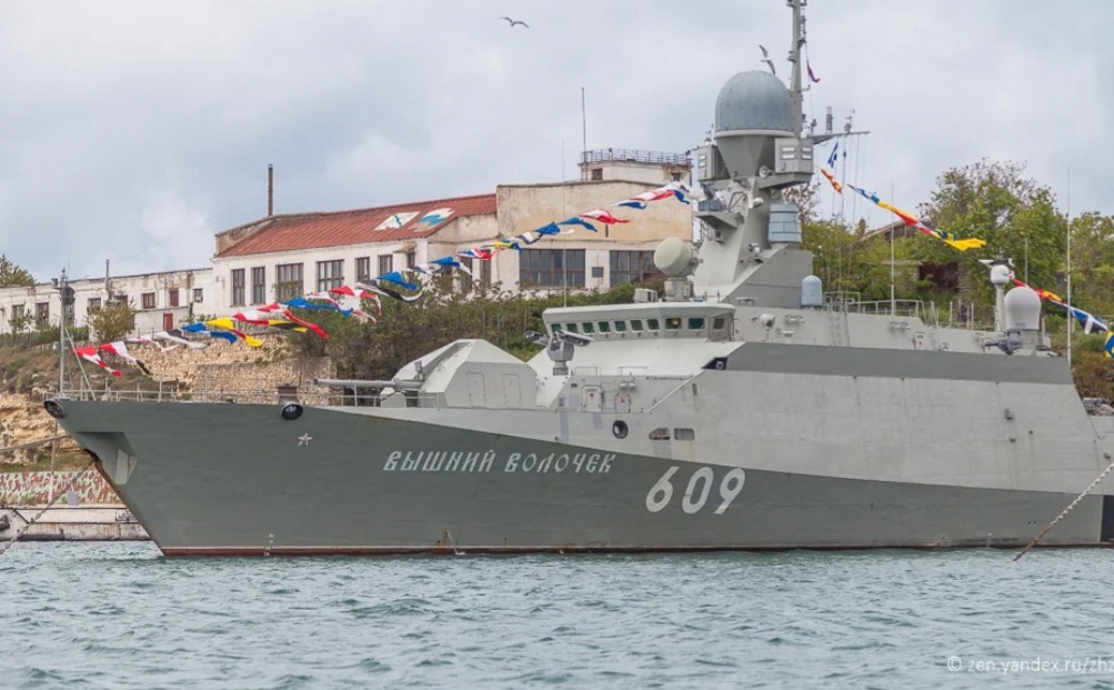 Тверские школьники написали письма личному составу ракетного корабля "Вышний Волочек"