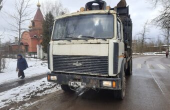 Прицеп лесовоза насмерть сбил женщину в Тверской области