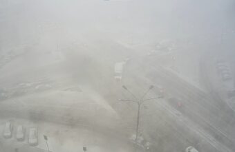 Ничего не видно: Тверь оказалась в эпицентре снежной бури Ничего не видно: Тверь оказалась в эпицентре снежной бури