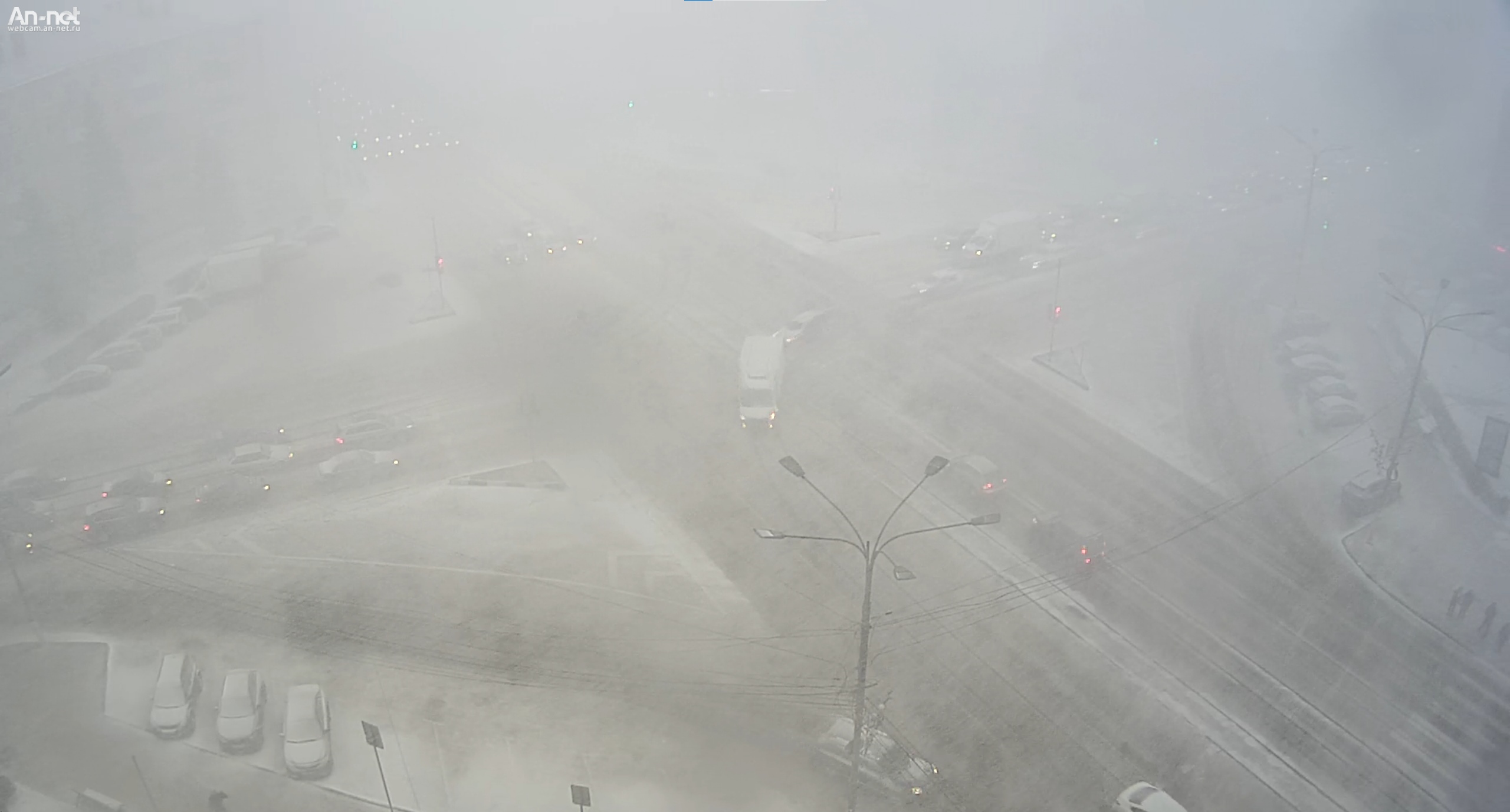 Ничего не видно: Тверь оказалась в эпицентре снежной бури