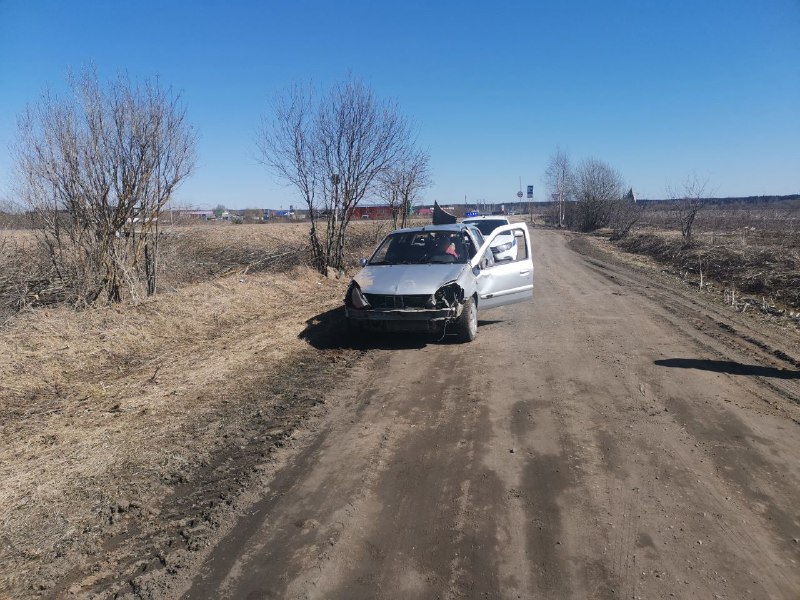 В Тверской области иномарка съехала с "Золотого кольца" в кювет и опрокинулась