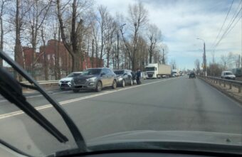 В Твери произошла тройная авария, собралась большая пробка В Твери произошла тройная авария, собралась большая пробка