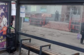 В Твери неизвестные расстреляли остановку