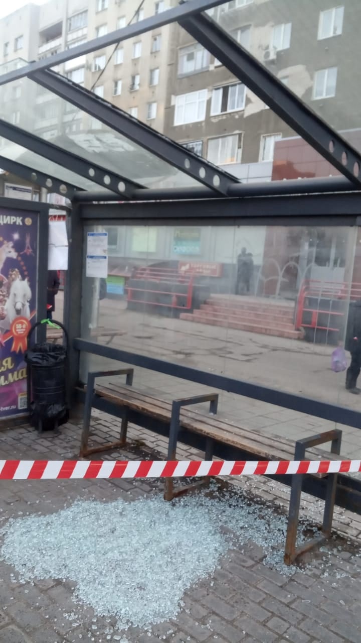 В Твери неизвестные расстреляли остановку