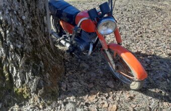 18-летний мотоциклист попал в больницу после столкновения с "Нивой" в Тверской области 18-летний мотоциклист попал в больницу после столкновения с "Нивой" в Тверской области