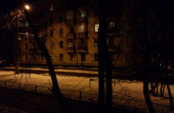 Жители одной из улиц Твери ходят и ездят в темноте Жители одной из улиц Твери ходят и ездят в темноте