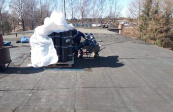 В Коробинской школе Зубцовского района ремонтируют кровлю В Коробинской школе Зубцовского района ремонтируют кровлю