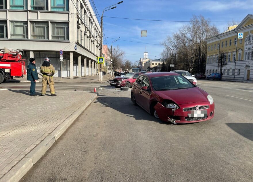 В Твери женщина и ребенок пострадали в ДТП из-за спешки водителя В Твери женщина и ребенок пострадали в ДТП из-за спешки водителя