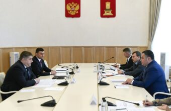 Губернатор Игорь Руденя провёл рабочую встречу с руководителем Росавтодора Романом Новиковым