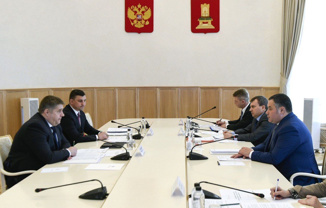 Губернатор Игорь Руденя провёл рабочую встречу с руководителем Росавтодора Романом Новиковым
