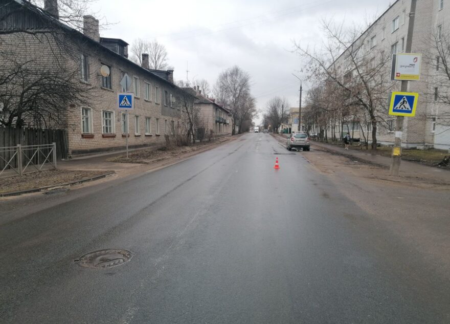 В Тверской области 86-летний водитель внедорожника сбил 17-летнюю девушку на пешеходном переходе