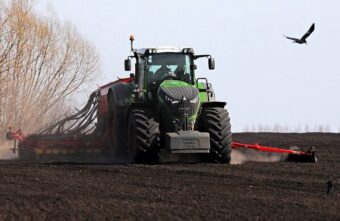 Тверские аграрии приступили к весенним полевым работам Тверские аграрии приступили к весенним полевым работам