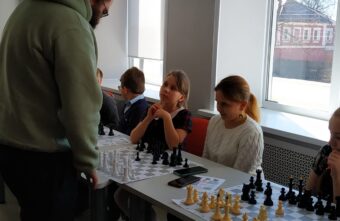 В Торопце впервые прошел сеанс одновременной игры в Медвежьи шахматы В Торопце впервые прошел сеанс одновременной игры в Медвежьи шахматы