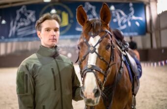 Джигит из Тверской области гарцует по территории Кремля   Джигит из Тверской области гарцует по территории Кремля