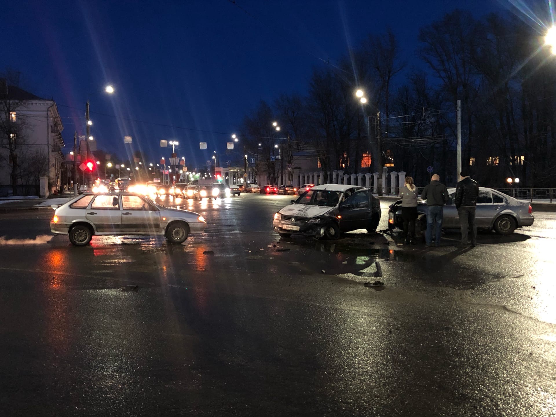 В Твери «Фольксваген» протаранил «Рено»