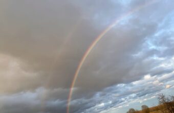 В соцсетях появилось фото красивейшей двойной радуги в Тверской области