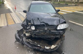 Водитель пострадал в столкновении трёх иномарок в Твери