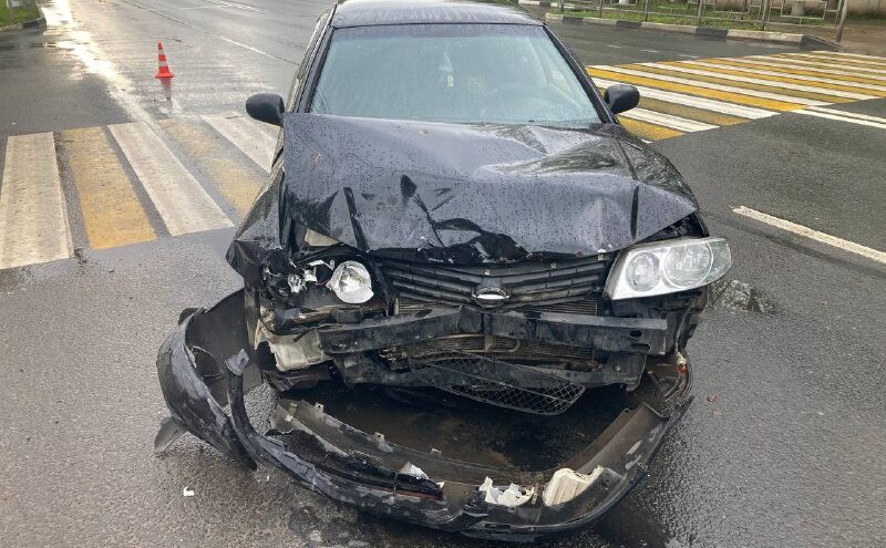 Водитель пострадал в столкновении трёх иномарок в Твери