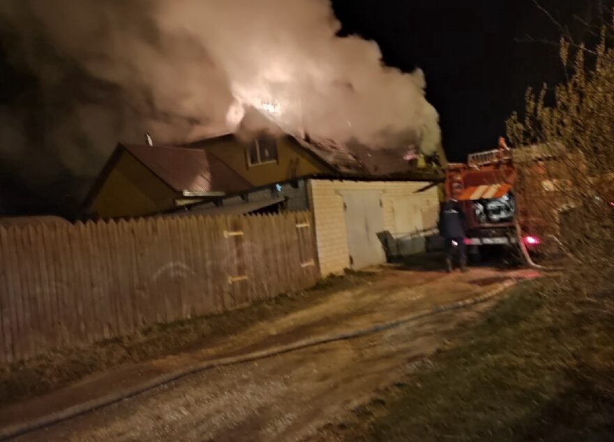 В Тверской области загорелся жилой дом
