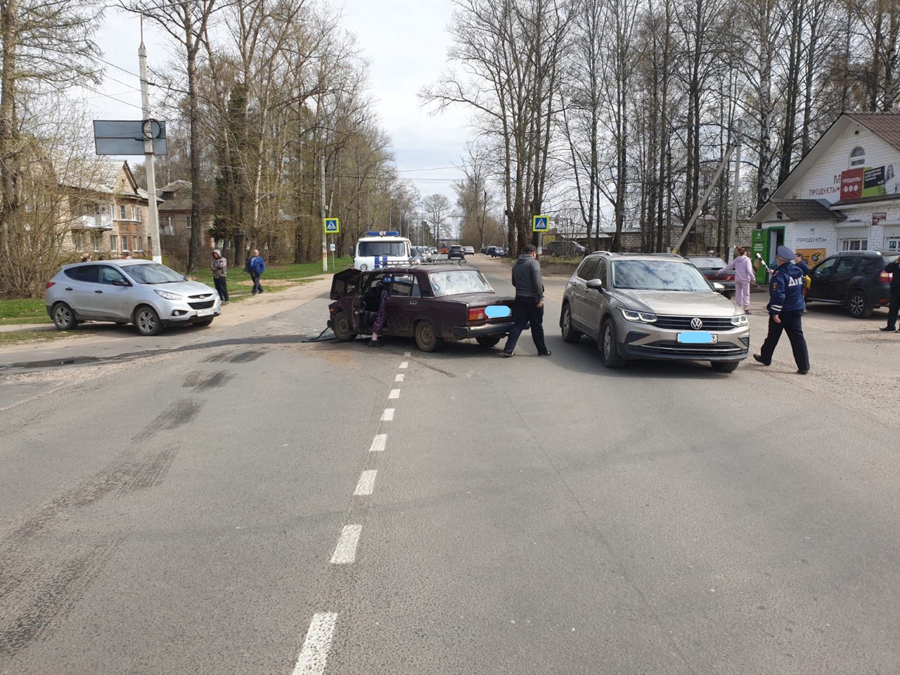 Пожилой водитель не уступил дорогу молодому в Тверской области