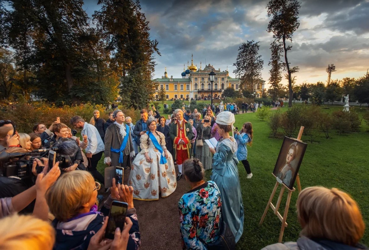 В Твери можно встретить оживших героев известных картин