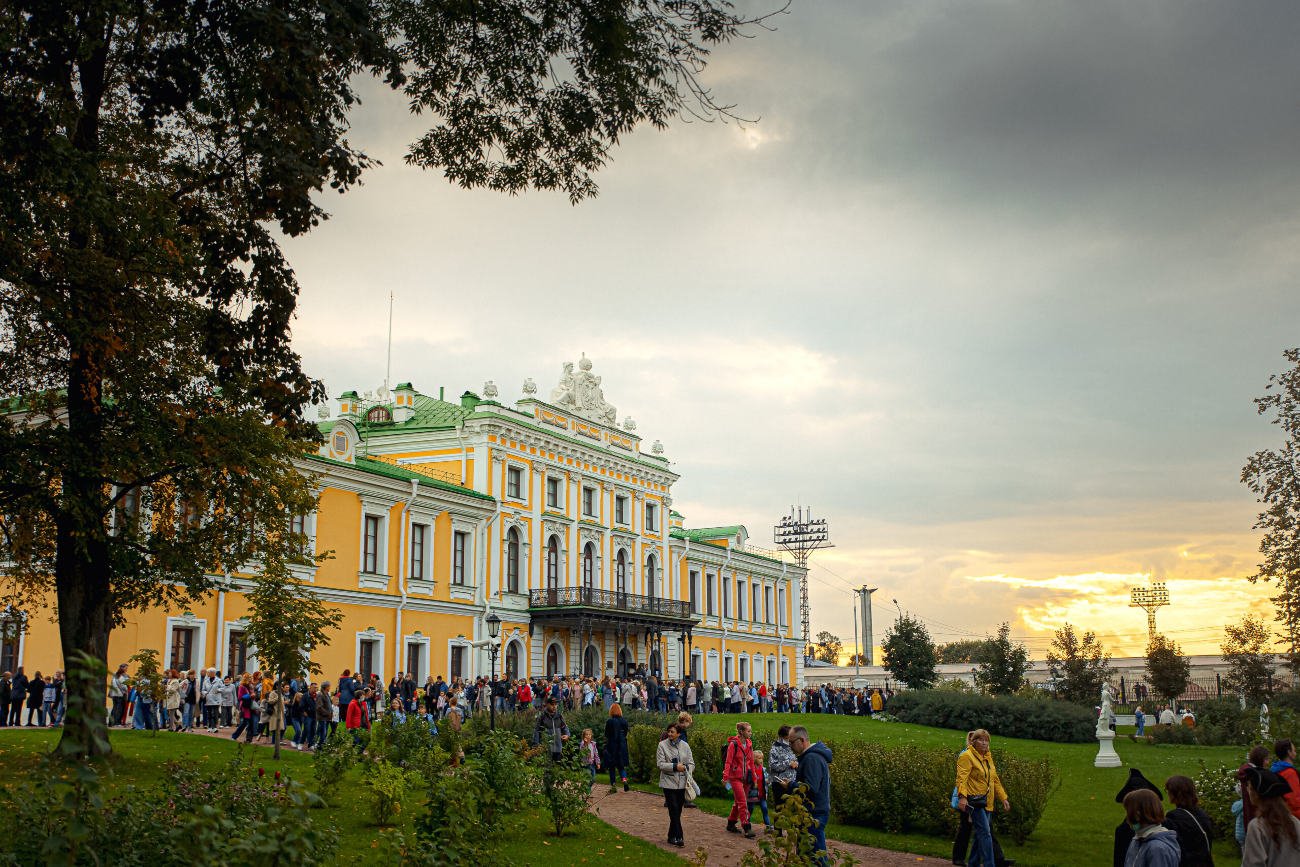 В Твери можно встретить оживших героев известных картин